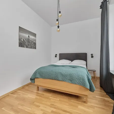 The Center Of Wroclaw, Near The Market Square & Sky Tower By Renters דירה