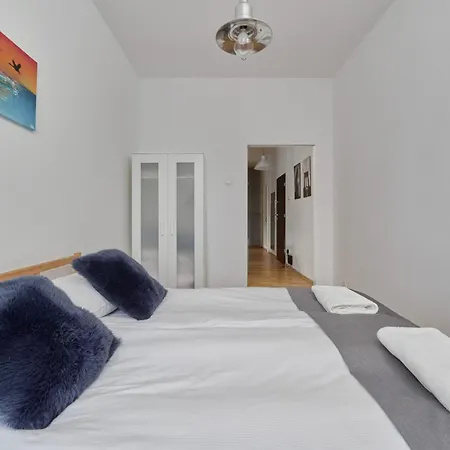 The Center Of Wroclaw, Near The Market Square & Sky Tower By Renters דירה *