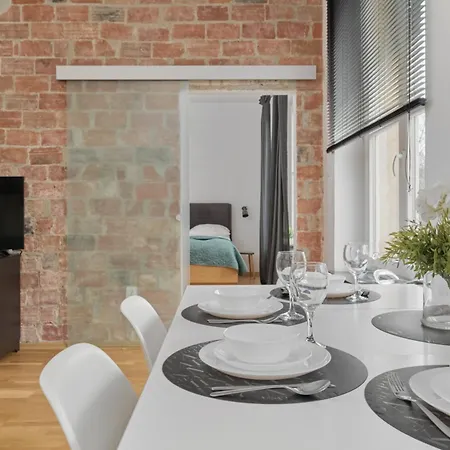 The Center Of Wroclaw, Near The Market Square & Sky Tower By Renters דירה *