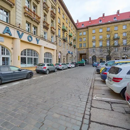 The Center Of Wroclaw, Near The Market Square & Sky Tower By Renters דירה